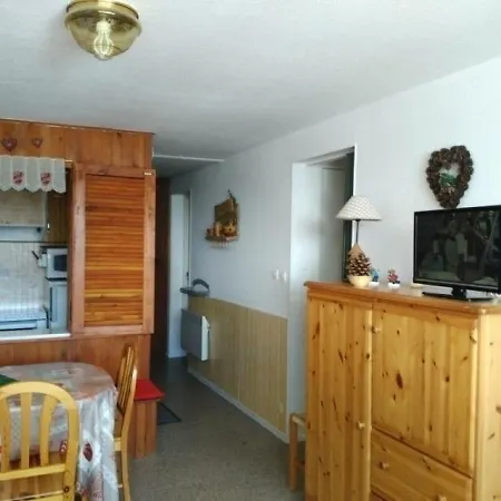 Apartment Besse-et-saint-anastaise-super Besse, 3 Pieces, 6 Personnes - Fr-1-395-23