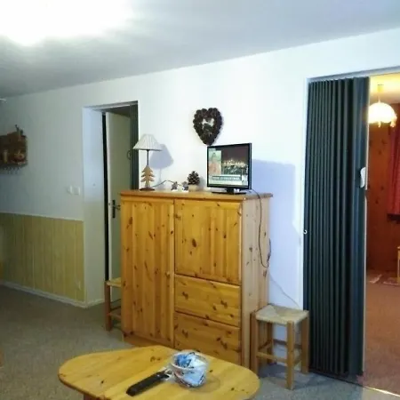 Apartment Besse-et-saint-anastaise-super Besse, 3 Pieces, 6 Personnes - Fr-1-395-23 Super Besse