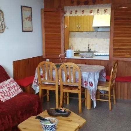Apartment Besse-et-saint-anastaise-super Besse, 3 Pieces, 6 Personnes - Fr-1-395-23