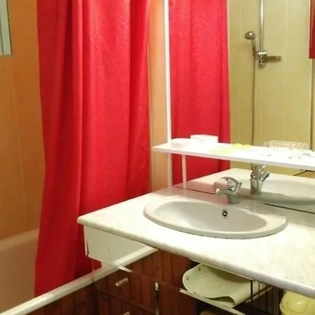 Besse-et-saint-anastaise-super Besse, 3 Pieces, 6 Personnes - Fr-1-395-23 Apartment *